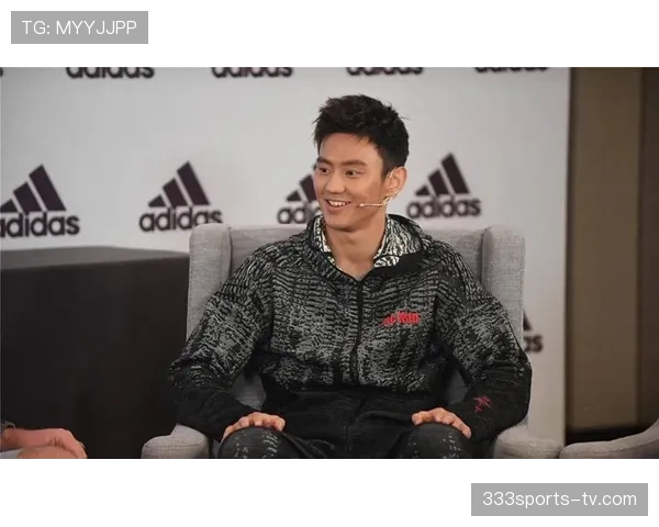 宁泽涛穿得比明星还花哨，泳池边像开了时装周一样，普通人完全跟不上啊！