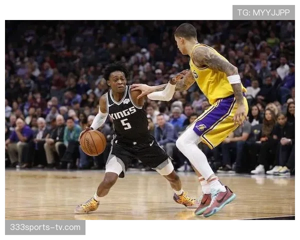 库兹马利用挡拆拉开空间提升投篮效率，成为湖人关键得分手