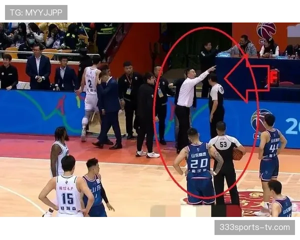 故意肘击为何常被漏判？裁判如何界定隐蔽犯规