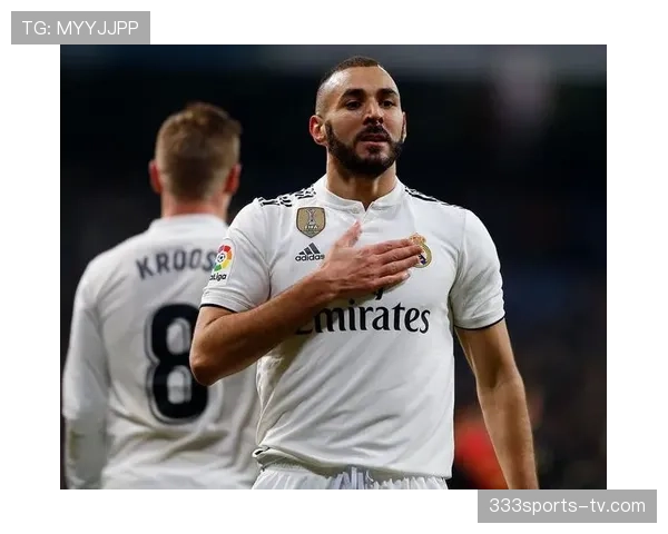 本泽马是顶级中锋吗？终结能力与领袖作用的分析