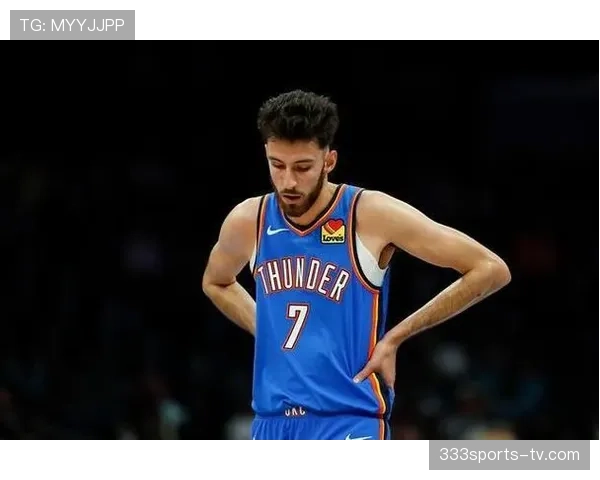 切特·霍姆格伦无球掩护制造错位，内线效率领跑雷霆