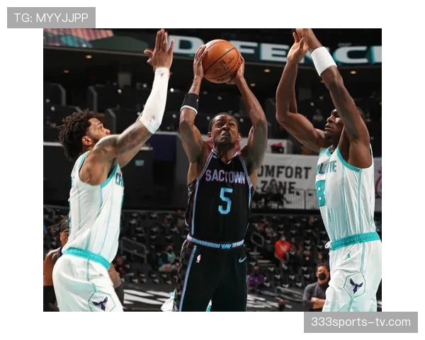 福克斯利用挡拆制造错位提升得分效率，主导国王关键回合表现